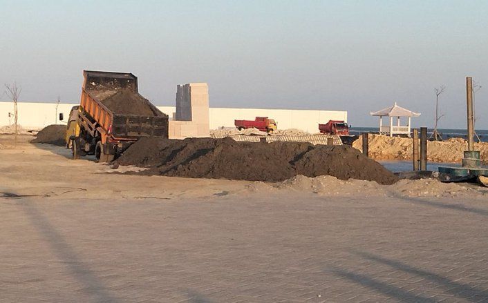 Pengembangan Pantai New Harton Sampang Diduga Gunakan Pasir Pesisir