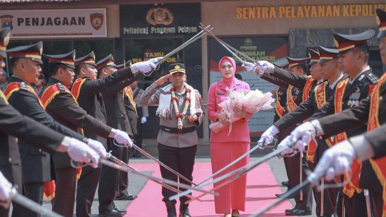 Diwarnai Pedang Pora, AKBP Yanto Mulyanto Resmi Jadi Kapolres Jombang Gantikan AKBP Ardi Kurniawan