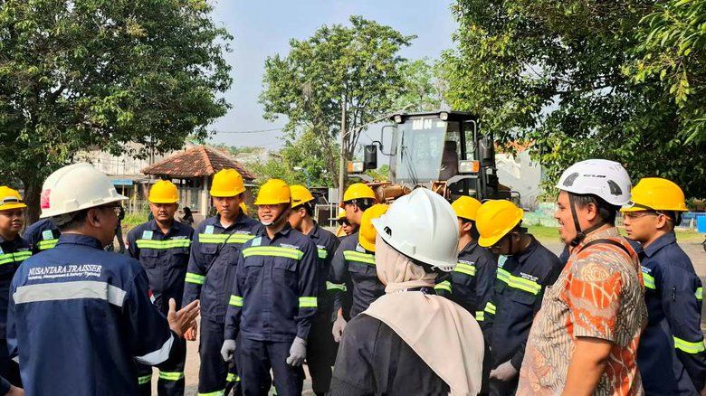 Disnaker Gresik Manfaatkan DBHCT untuk Cetak Operator Wheel Loader Kompeten