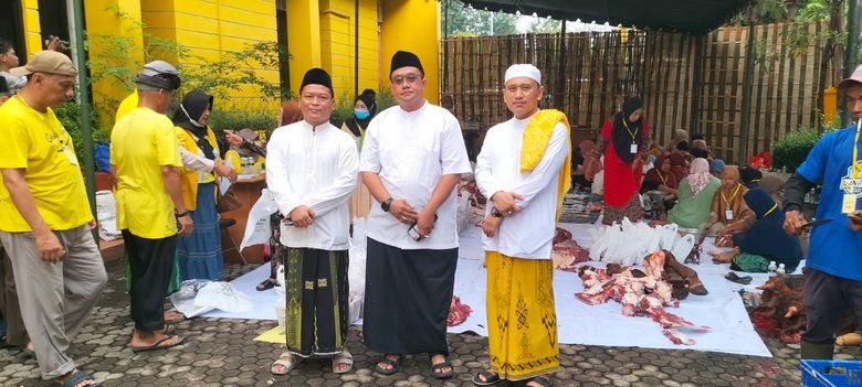 Iduladha, DPD Golkar se-Jatim Sembelih Ratusan Ekor Sapi