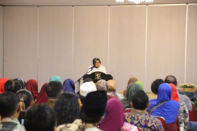 Risma Dorong Toko Kelontong Ambil Peluang di Bulan Ramadan