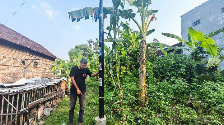 Viral Tiang Internet di Lahan Warga, Satpol PP Mojokerto Belum Bertindak