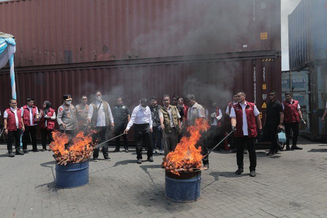 Polda Jatim Gagalkan Penyelundupan 72 Ton Bawang Bombay Impor Ilegal