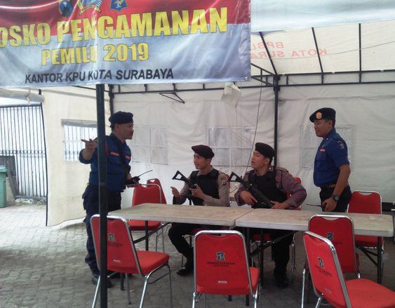 Sidang PHPU Berlangsung di MK, Penjaga KPU Surabaya Ditambah