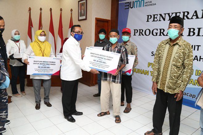 Pelindo Tanjung Intan Gerojok Rp300 Juta untuk Bedah Rumah dan Tempat Ibadah