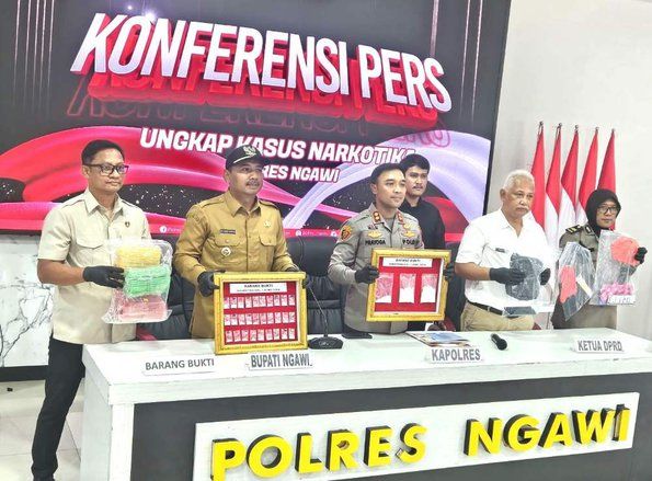 Tindak Lanjut Laporan Warga, Polisi Ngawi Ringkus Dua Pendedar Sabu
