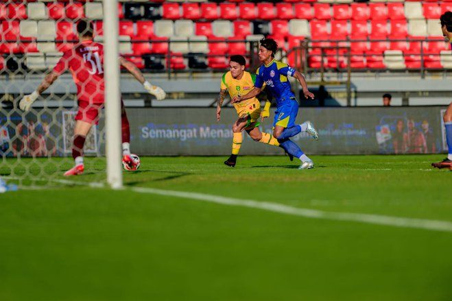 4 Gol Tanpa Balas, Persebaya Cabik-cabik Arema FC di Bali