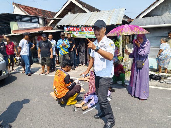 Pick Up Tabrak Motor di Dawarblandong Mojokerto, Bocah 6 Tahun Meninggal di Lokasi