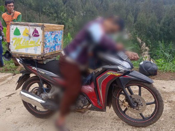 Penjual Es Keliling Ini Meninggal Dunia di Atas Motornya