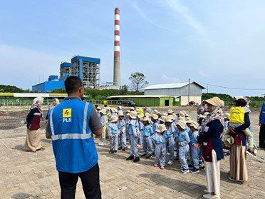Dukung Pendidikan Usia Dini, PLN UP Tanjung Awar-awar Buka Kandang Komunal untuk Siswa TK