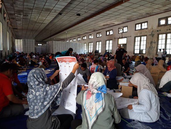 KPUD Ponorogo Mulai Lakukan Pelipatan Kertas Suara