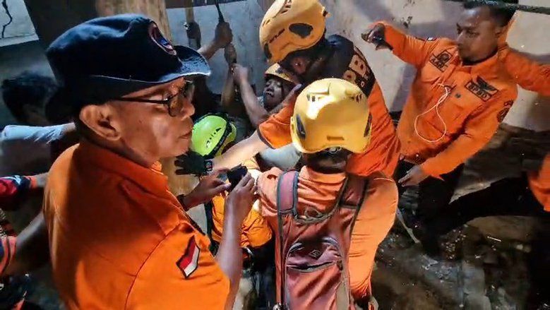 Terpeleset Saat Ambil Air Wudhu, Perempuan di Ponorogo Selamat Usai Terjatuh ke Sumur Sedalam 15 Meter