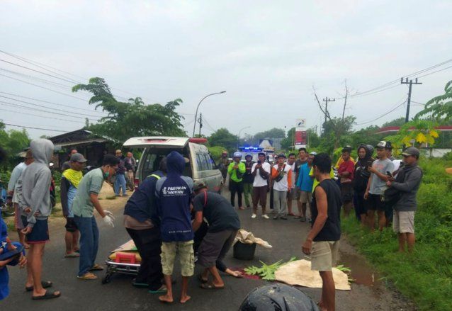 Hindari Genangan Air Saat Berkendara, Pemotor Tewas Tertabrak Bus Trans Jatim di Dukun