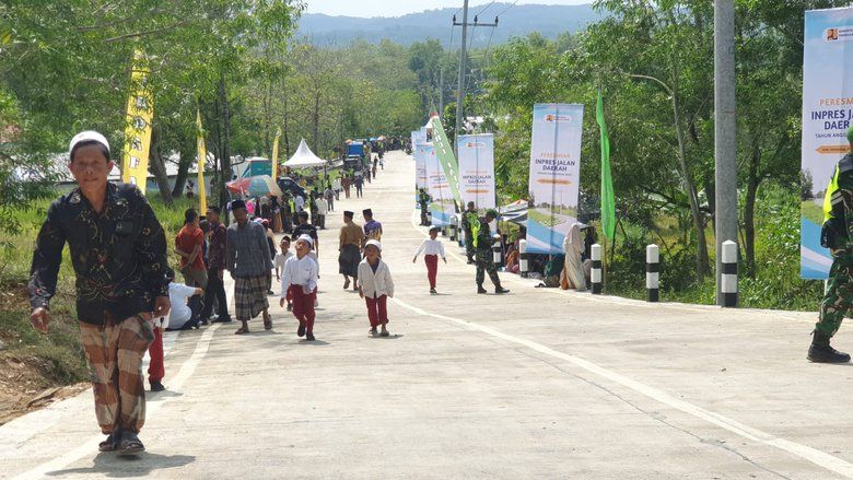 Prabowo Resmikan Jalan Kedungdung-Bringkoning di Sampang, Mobilitas Warga dan Distribusi Hasil Pertanian Kian Lancar
