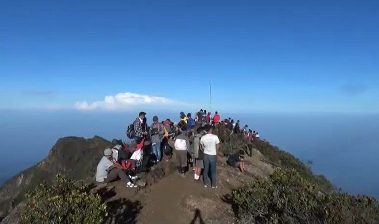 Gunung Lawu Diserbu Pendaki Saat Long Weekend