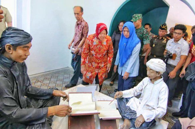 Hari Guru, Risma Beri Kado Museum Pendidikan