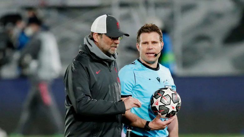 Liverpool Kalah, Juergen Klopp Kritik Wasit