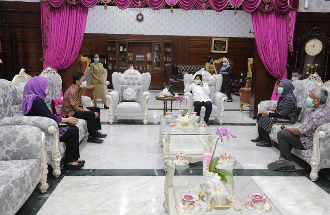 Libatkan UMKM Binaan, Risma Janji Buatkan APD Medis