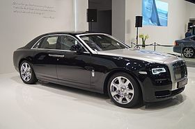 Dapat Hadiah Tidak Tertebak, Mensos Risma Lelang Rolls Royce