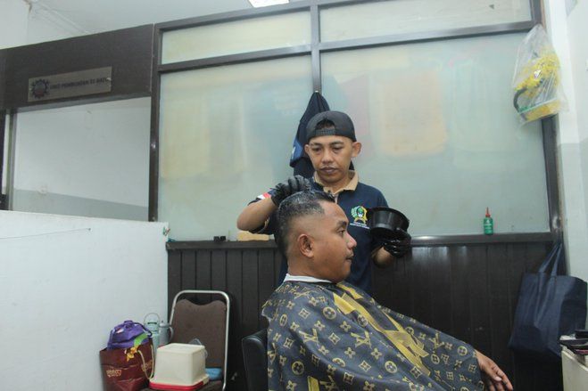 Rutan Surabaya Latih Narapidana Memasak hingga Potong Rambut untuk Cegah Residivisme
