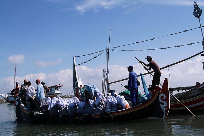 Pulang Kampung, 100 Santri di Situbondo Carter Kapal Layar Motor