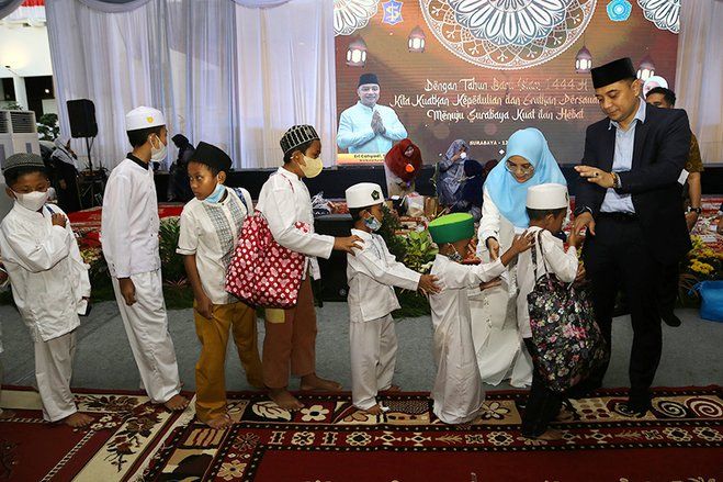 Doa Bersama Anak Yatim Piatu, Walkot Eri Cahyadi Minta Keselamatan untuk Surabaya