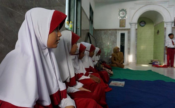Atap Ambrol, Siswa SDN Keting 02 Jember Pindah Belajar