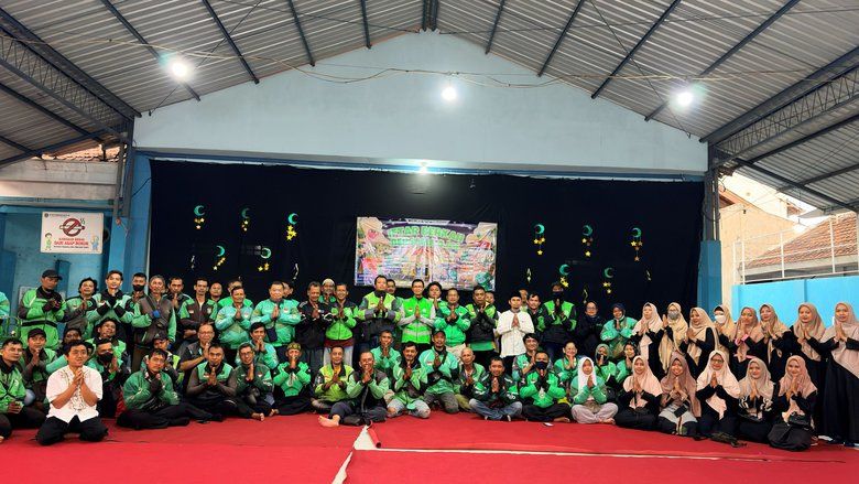 SD Muhammadiyah Plus Mojokerto Ajak Pengemudi Ojol Buka Puasa Bersama