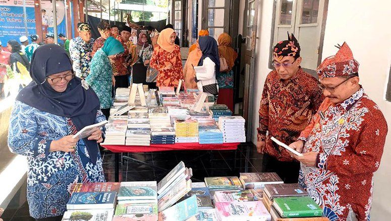 Bupati Situbondo Minta Pelajar Aktif Baca Buku Melalui Perpustakaan Digital