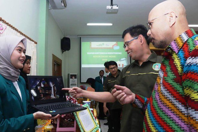 STIE Perbanas Pecahkan Rekor Produksi 850 Film Bertema Lingkungan