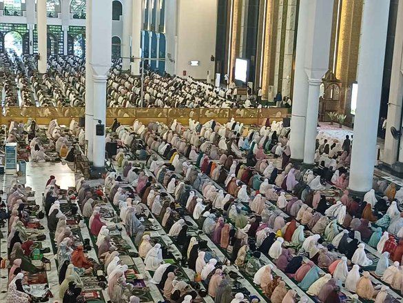 Salat Idul Adha di Masjid Al-Akbar Surabaya Diikuti Ribuan Jemaah