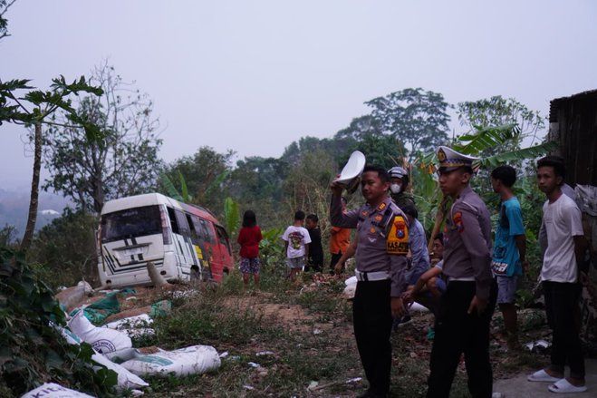 Rem Elf Diduga Bermasalah, Delapan Penumpang Luka dalam Kecelakaan di Gotekan Pacet