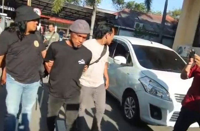 Bukan Ditangkap, Satuan Pembunuh Mertua Serahkan Diri ke Polsek Asemrowo