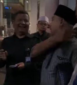 Alumni Lirboyo Datangi Gedung Trans7