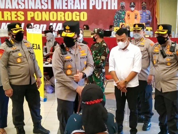Kapolda Jatim Kukuhkan Orang Tua Asuh Anak Yatim Korban Covid-19 