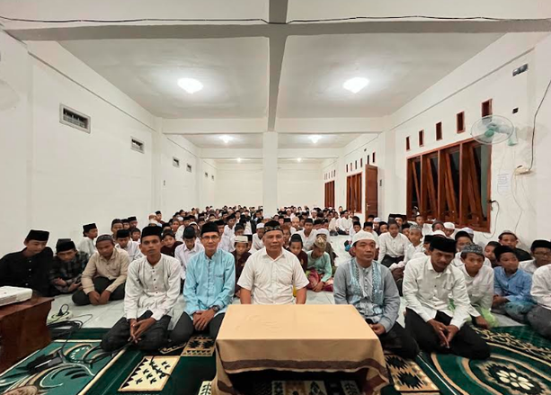 Nuzulul Quran, Anggota DPRD Jatim Sumardi Berdialog dengan Santri di Jombang