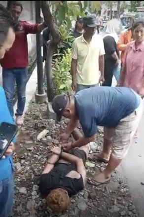 Pencuri Sikat Uang di Kasir Minimarket dan Ditangkap Warga di Gresik