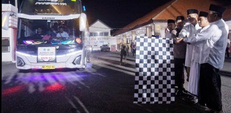 Usai Salat Subuh, Wali Kota Pasuruan Lepas 380 Calon Jemaah Haji Kloter 90