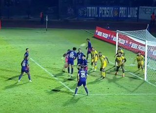 Injury Time, Persik Tahan Persib 1-1