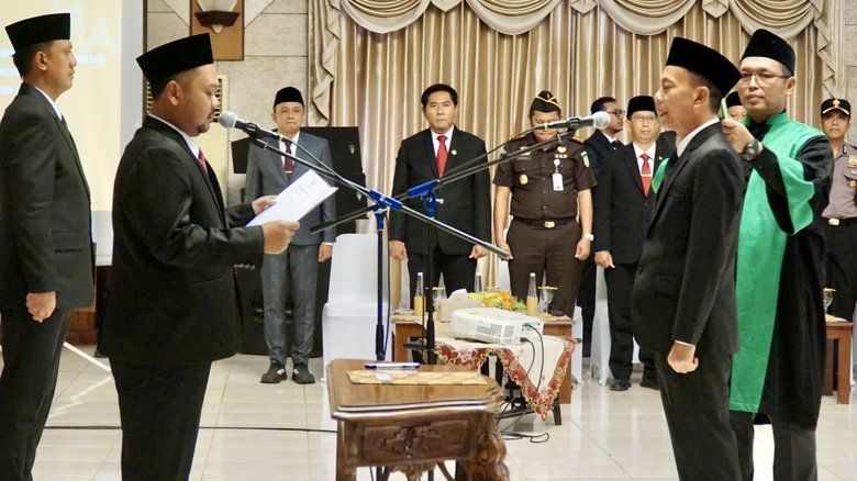 Edy Hadisiswoyo Dilantik sebagai Pj Sekda Gresik, Bupati Tekankan Soliditas Birokrasi