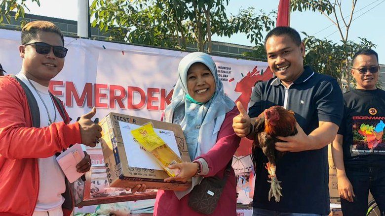 Senam Kemerdekaan di Manyar Gresik Berhadiah Ayam Jago dan Bebek