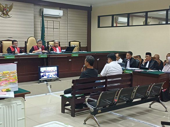 Saksi Akui Pernah Disuruh Aris Mukiyono Ambil Uang dalam Kasus Pungli ESDM Jatim