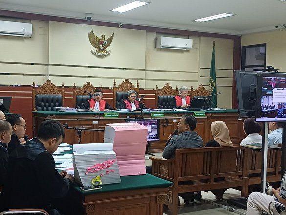 Sidang Pungli ESDM Jatim, Sopir Aris Mukiyono Akui Lima Kali Pindahkan Tas Berisi Uang