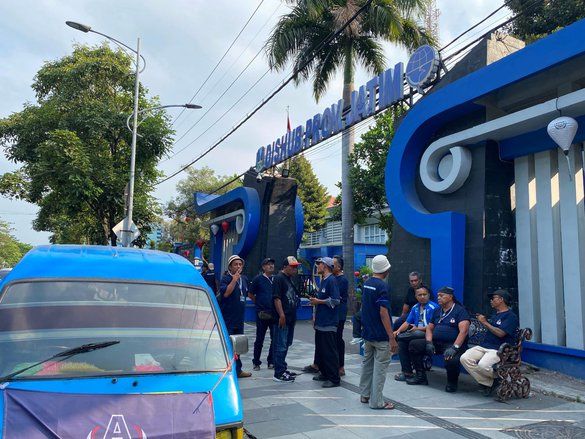 Khawatir Penghasilan Menurun, Puluhan Sopir Angkot Malang Gelar Aksi Tolak Trans Jatim Koridor 2