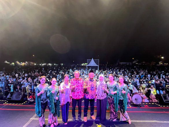 Niken Salindri “Hipnotis” Ribuan Warga Mojokerto dalam Pagelaran Budaya