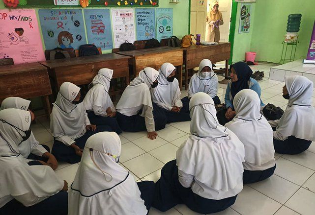 Puluhan Siswa Korban Ambruknya Jembatan Gantung di Probolinggo Jalani <em>Trauma Healing</em>