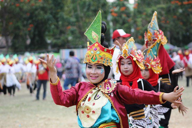 Tari Landhung Meriahkan Hari Jadi Besuki ke-255
