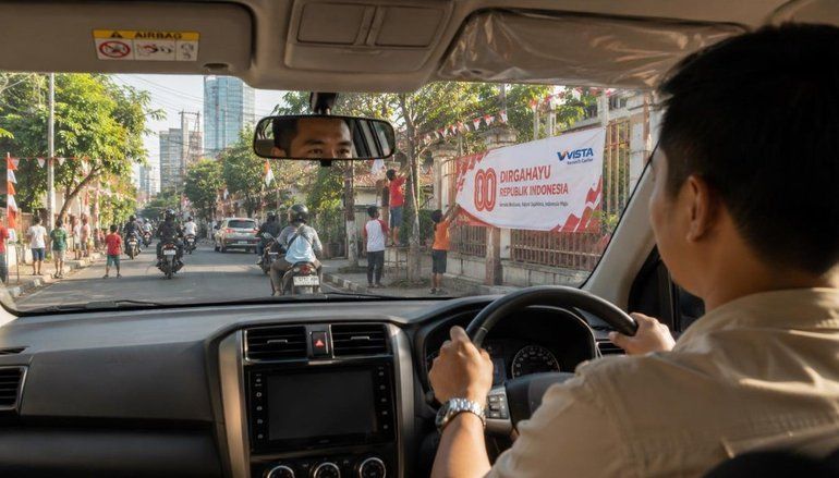 Tips Berkendara Aman di Tengah Ramainya Acara Agustusan