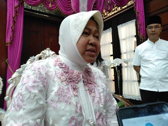 Risma Kenalkan Makanan <em>Suroboyoan</em> pada Halalbihalal