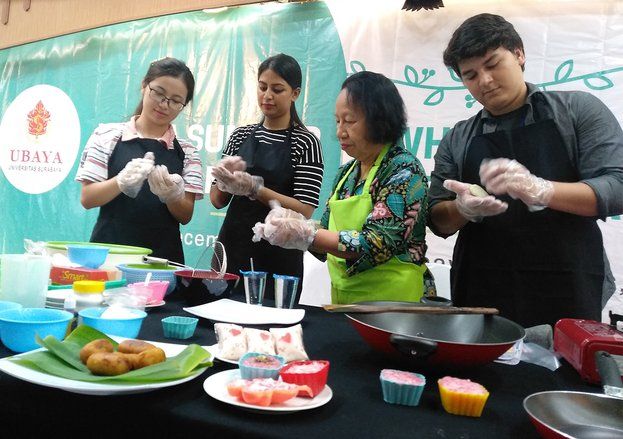 Gelar Summer Program 2019, Ubaya Kenalkan Kuliner Tradisional ke Mahasiswa Asing